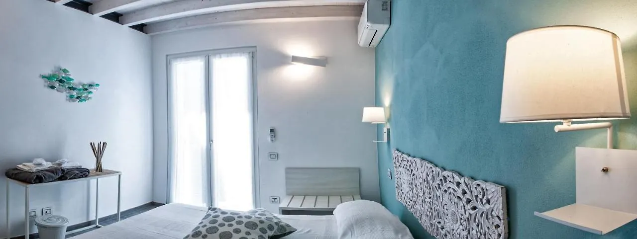 Couette-café Bed and Breakfast 150 Latomare à Marina Di Carrara Italie